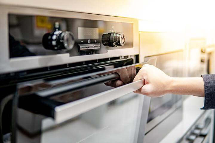 Weighing the Cost of Oven Repairs vs. Replacement